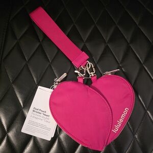 Lululemon DUAL POUCH WRISLET *HEART*  SOLD OUT!!